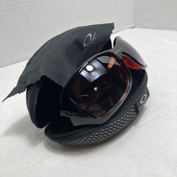 Oakley Woman's Sunglasses Black Red Tortoise With Case And Cleaning Cloth READ - Picture 3 of 15